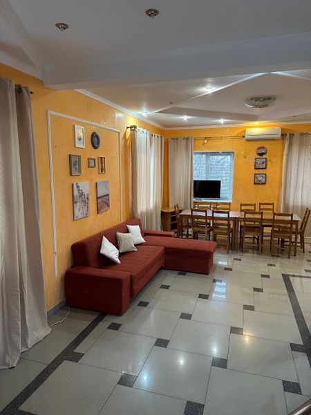 Гостиная с диваном (два спальных места)