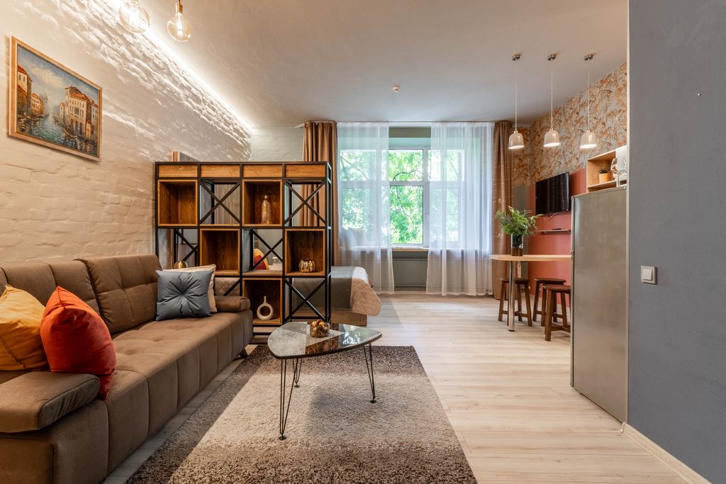 Четырёхместный номер Огромная студия 40 м2 с кондиционером в центре Петербурга