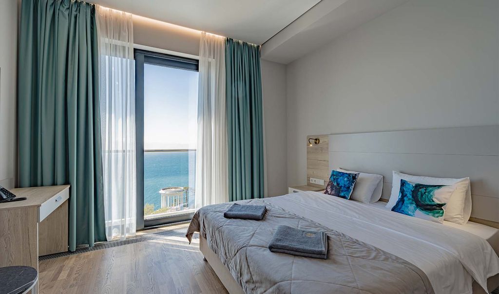 Семейный номер люкс с видом на море