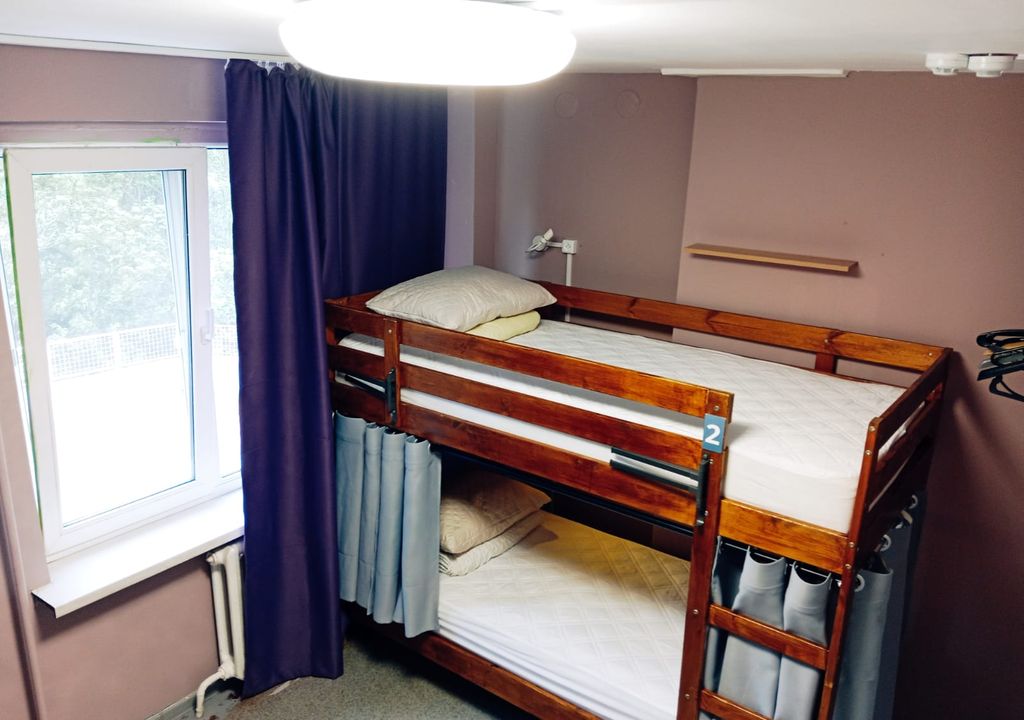 Многоместный смешанный номер 4 местный женский номер (верхние места)