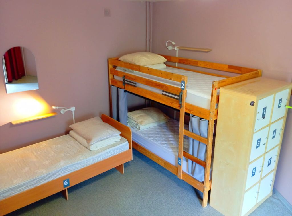 Многоместный смешанный номер 6 местный общий номер (верхние места )