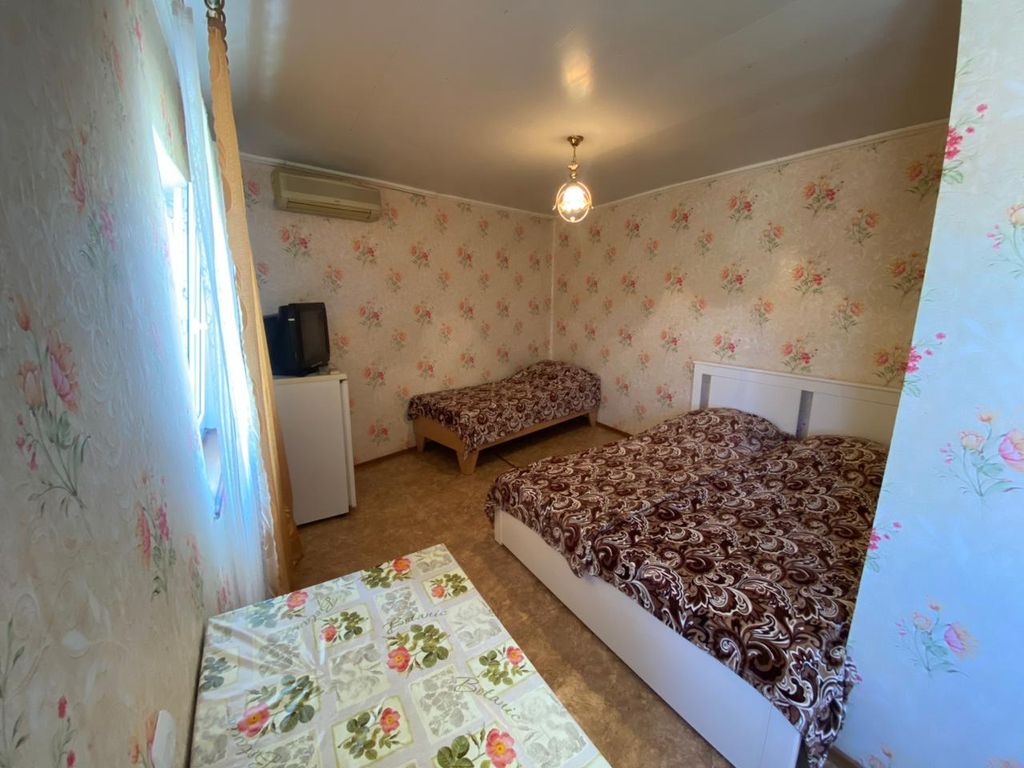 Трёхместный номер стандарт с видом на горы