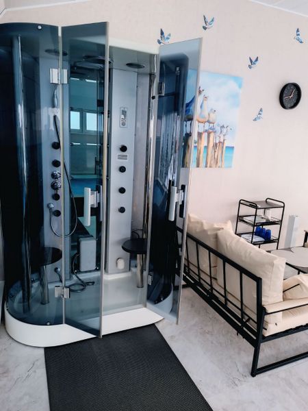 Гидромассажная душевая кабина с функцией "хамам"