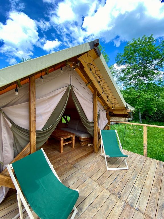 Трёхместный номер люкс с видом на горы