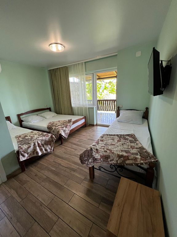 Четырёхместный номер стандарт с террасой и видом на море