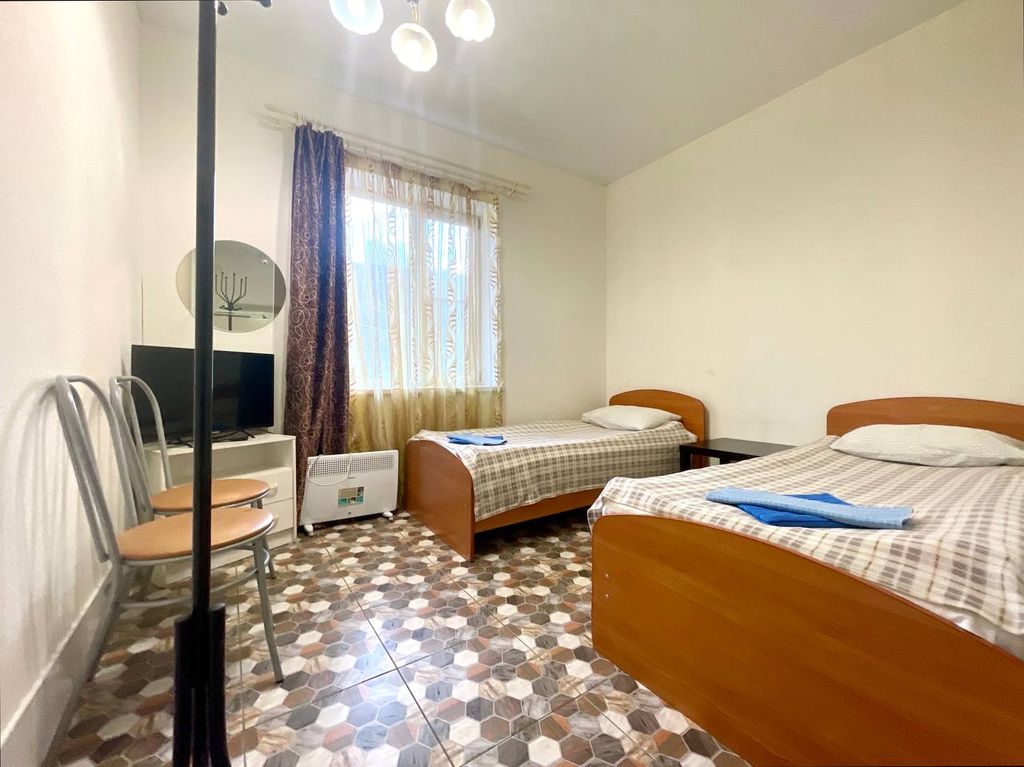 Двухместный номер с 2 отдельными кроватями эконом (две односпальные кровати, можем сдвинуть в двуспальную кровать)