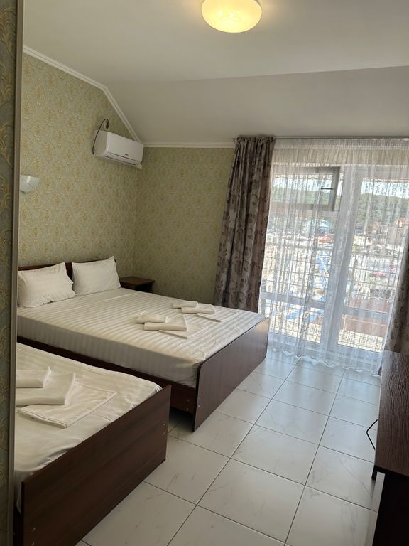 Трёхместный номер улучшенный с видом на море