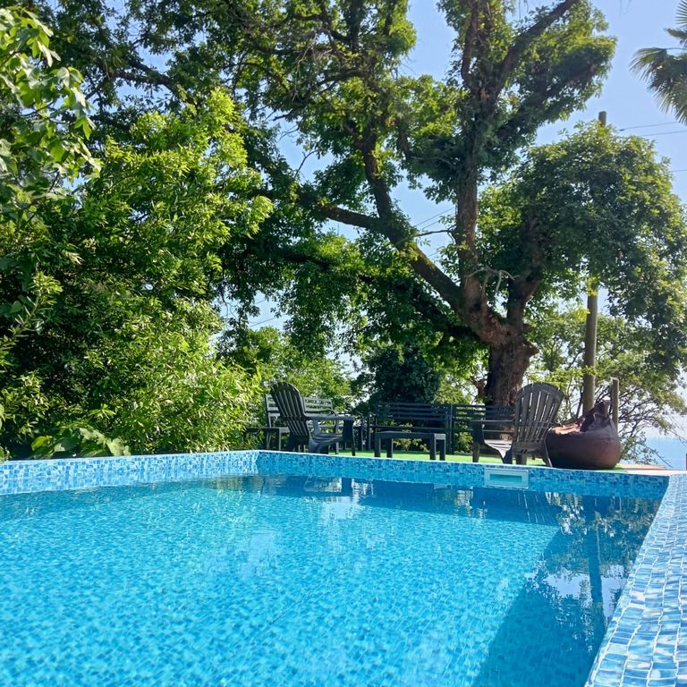 Семейный номер люкс с видом на горы