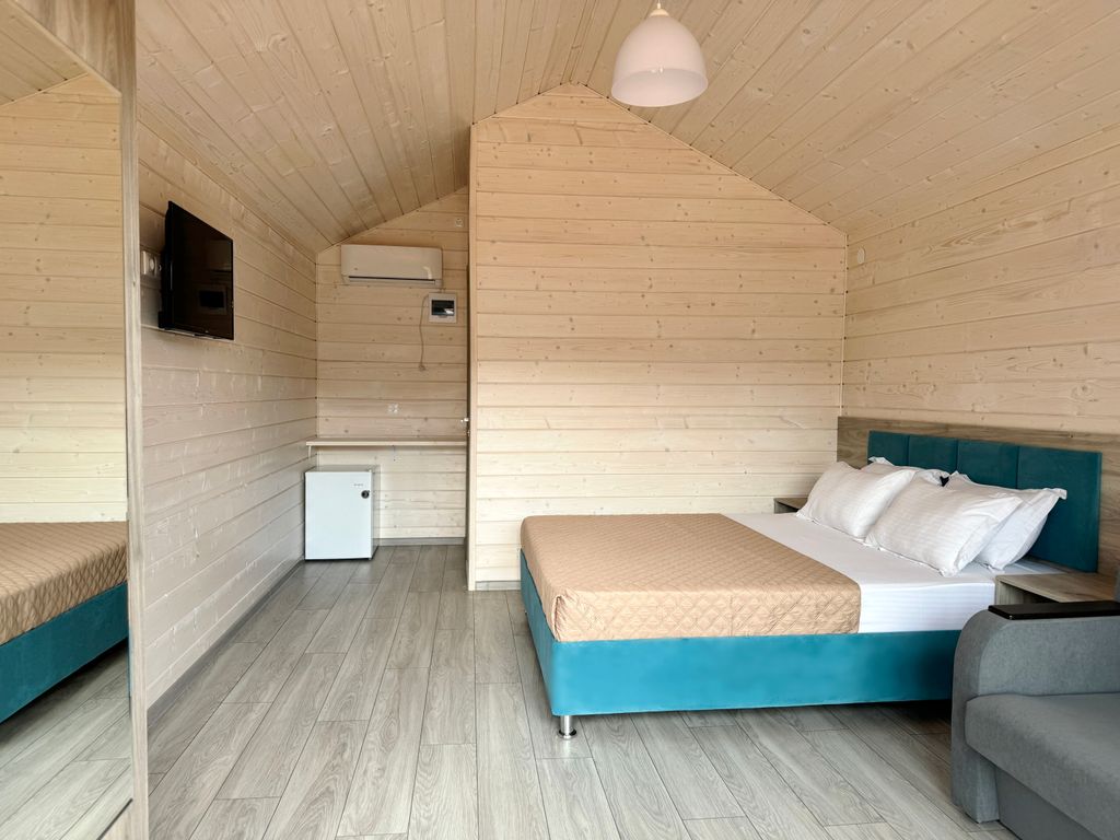 Трёхместный номер домик