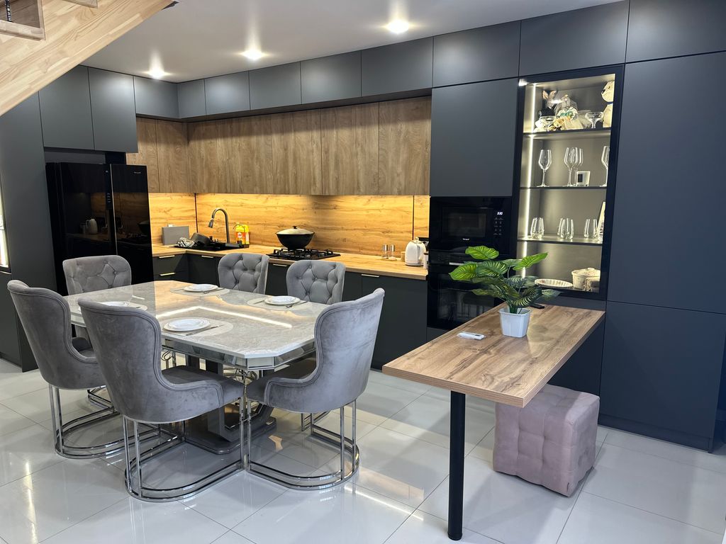 Четырёхместный номер улучшенный с видом на горы