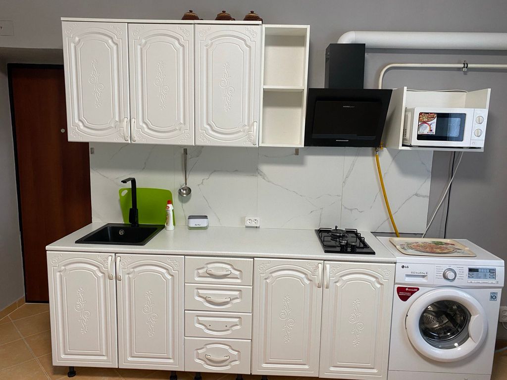 Семейный номер половина дома