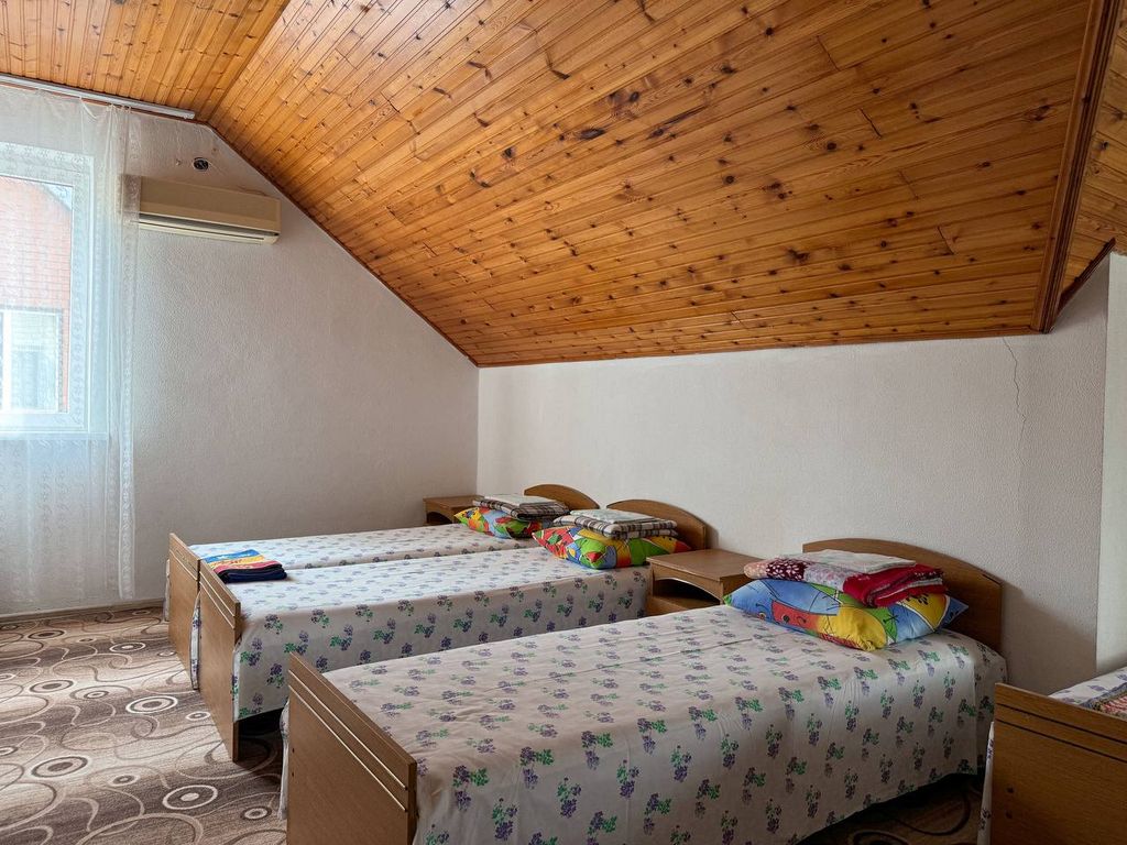 Четырёхместный номер Четырехместный номер с балконом на втором этаже