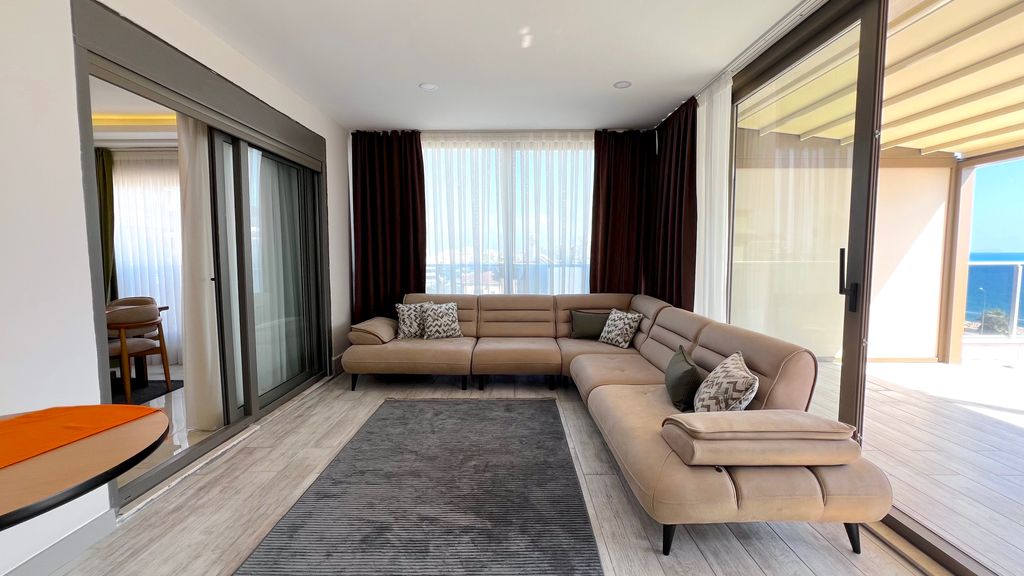 Семейный номер люкс двухкомнатный с террасой и видом на море