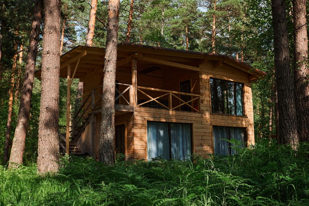 Дом шале двухэтажное у реки, территория Детокс