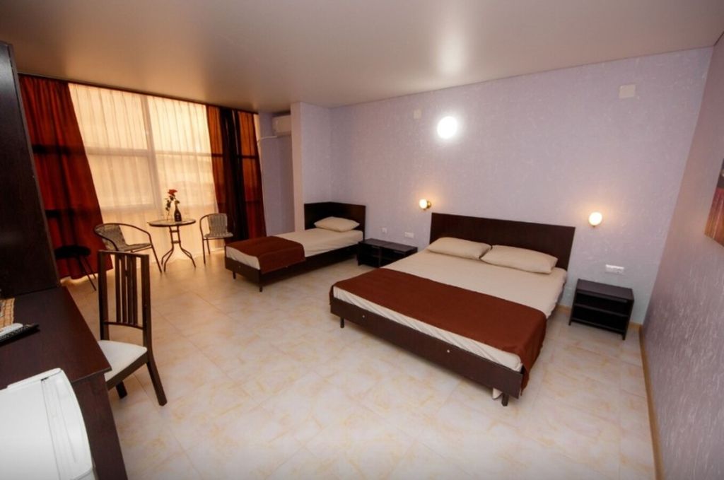 Трёхместный номер улучшенный с панорамным окном