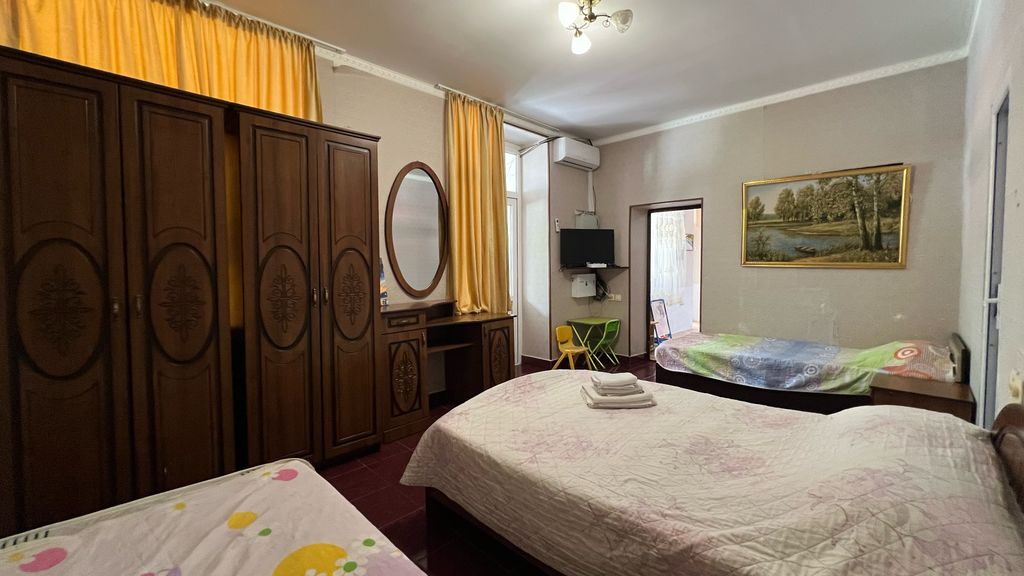 Четырёхместный номер люкс с видом на горы