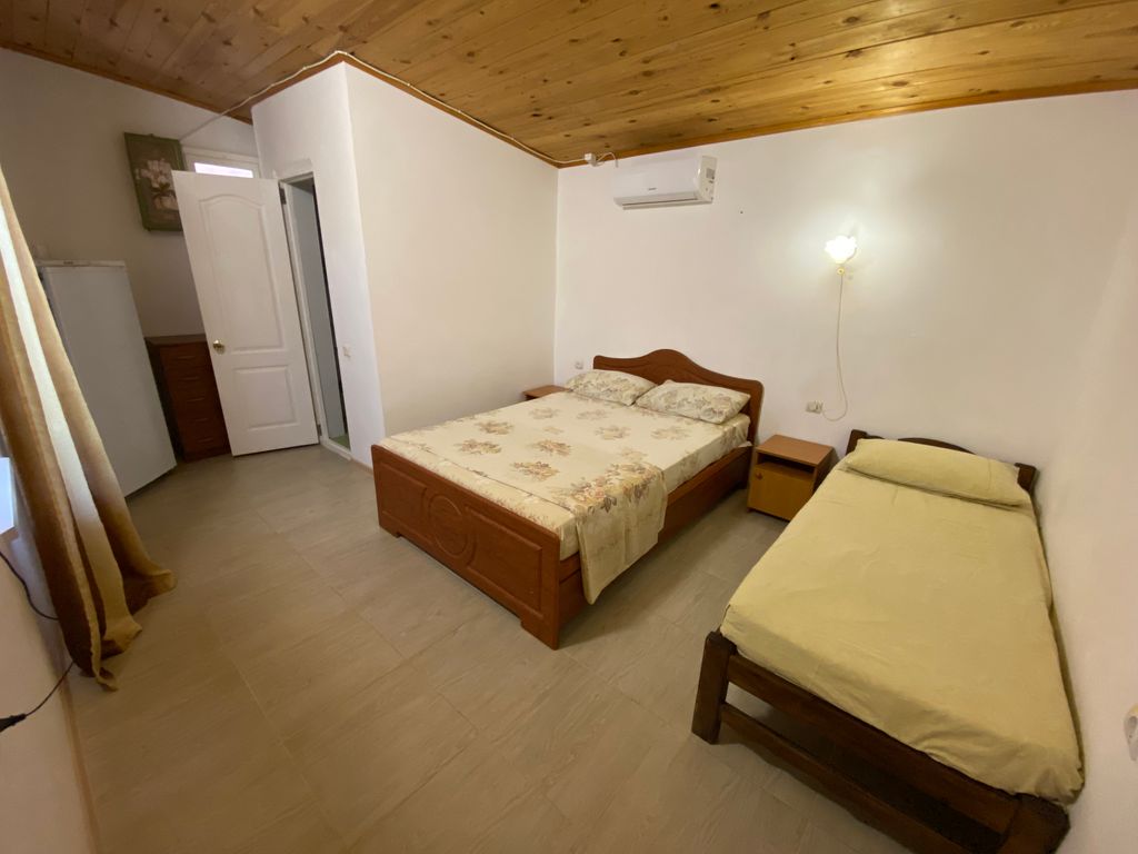 Трёхместный номер № 2 с удобствами