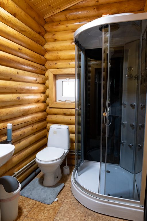 Трёхместный номер Семейный номер с верандой в деревянном коттедже