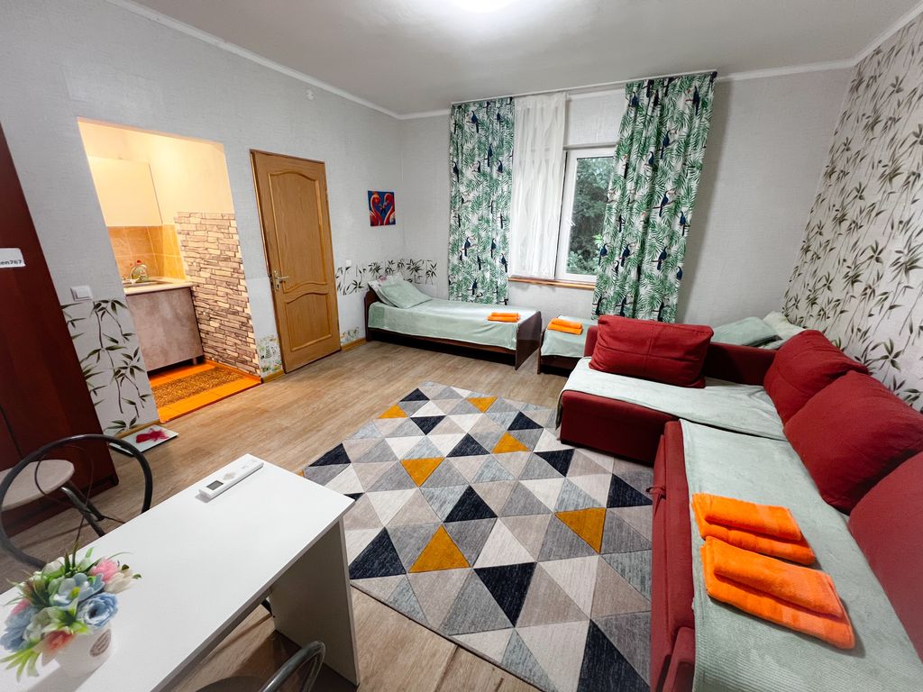 Четырёхместный номер Комната-студия с кухней