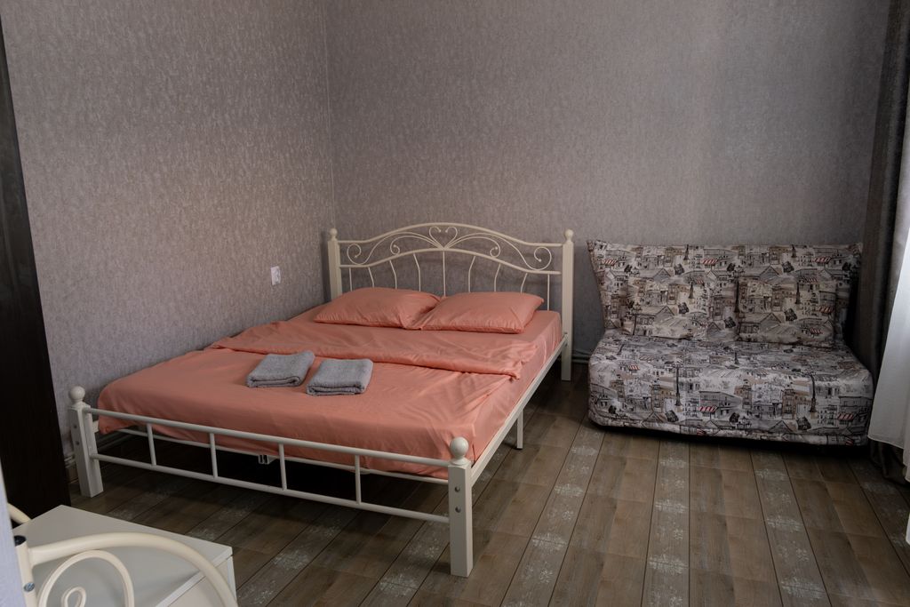 Семейный номер стандарт c диваном 3-местный в домике с отдельным входом