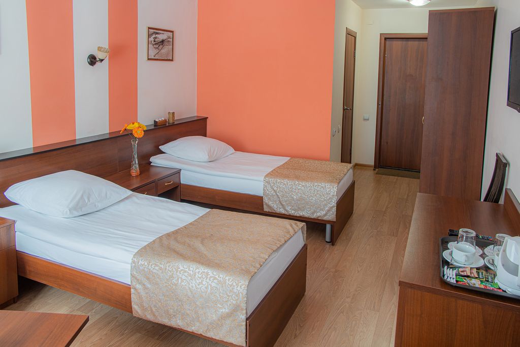 Двухместный номер с 2 отдельными кроватями с диваном