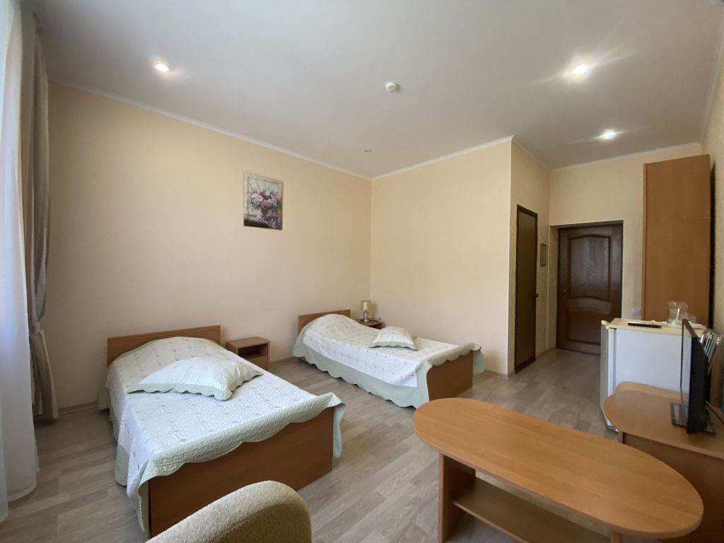 Трёхместный номер Стандарт без балкона